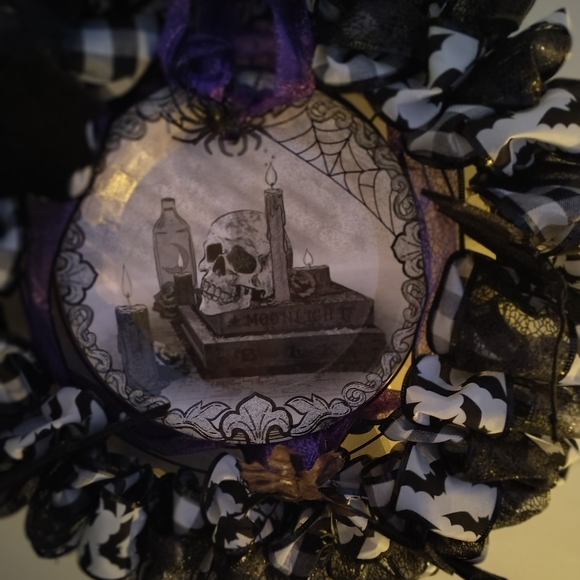 Halloween wired ribbon wreath - Picture 2 of 4